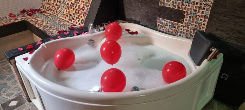 Jacuzzi habitación 18 Apartahotel Amadeus