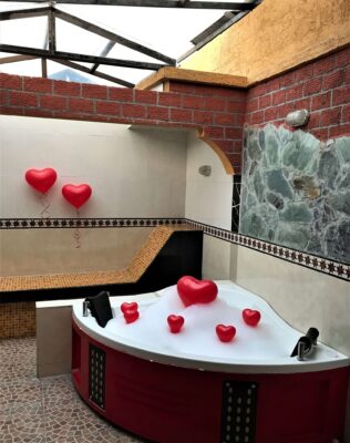 Jacuzzi habitación 19 Apartahotel Amadeus